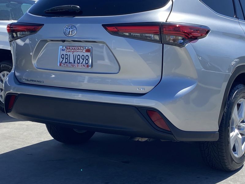 Used 2022 Toyota Highlander LEImage 4