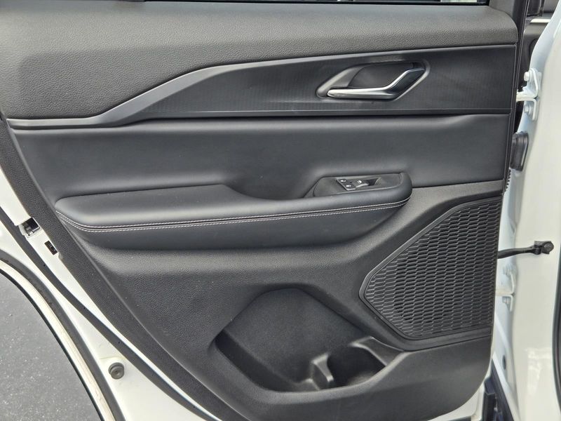 Used 2024 Jeep Grand Cherokee Altitude X 4x4