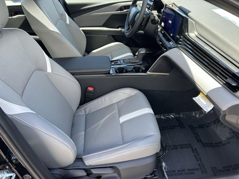 2025 Toyota Camry SEImage 10