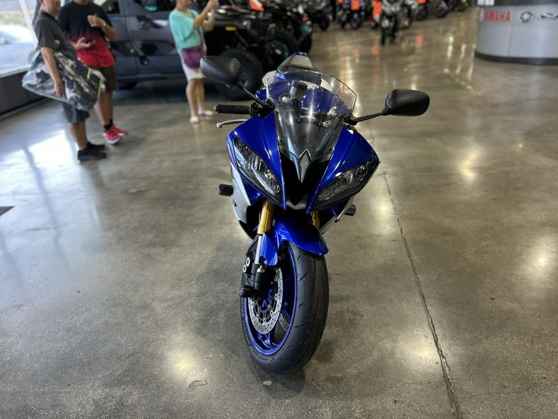 Used 2015 Yamaha YZF-R6 Image 3