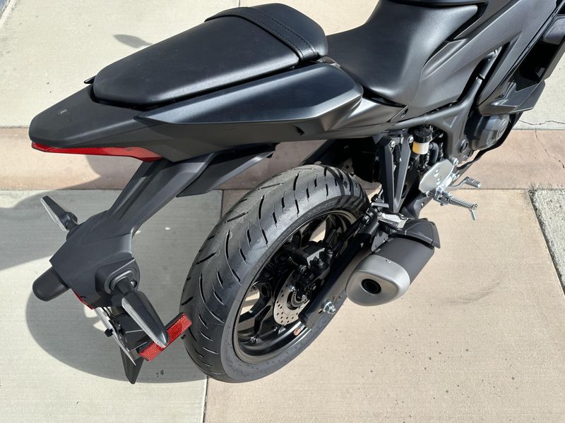 2025 Yamaha YZF-R3 Image 14