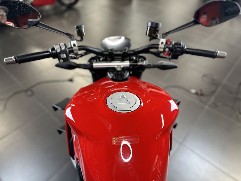 2024 Ducati STREETFIGHTER V2Image 8