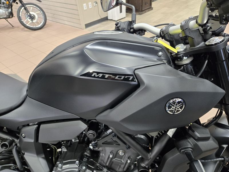 2025 Yamaha MT07 MATTE CHARCOAL BLACK Image 14