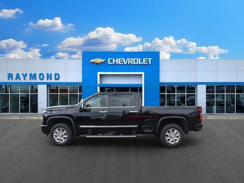 New 2026 Chevrolet Silverado 3500HD High CountryImage 7
