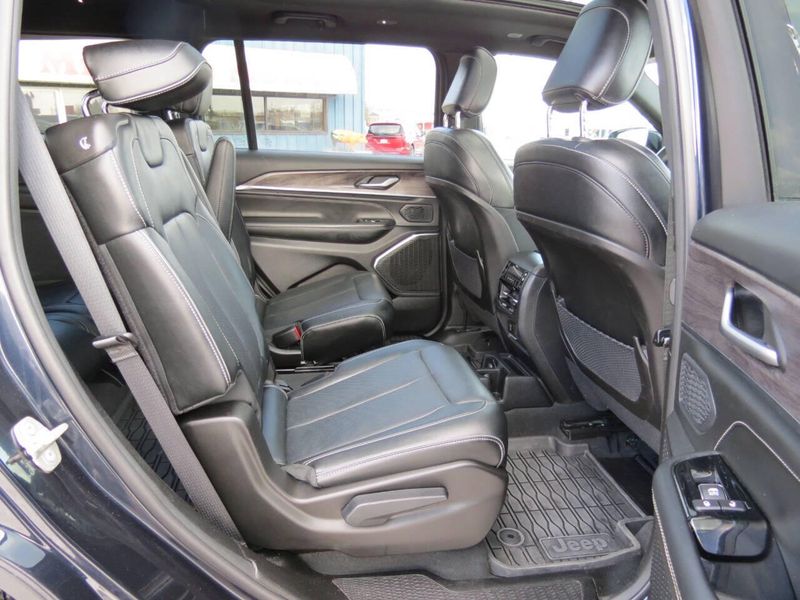 Used 2024 Jeep Grand Cherokee L Overland 4x4 4dr SUVImage 12