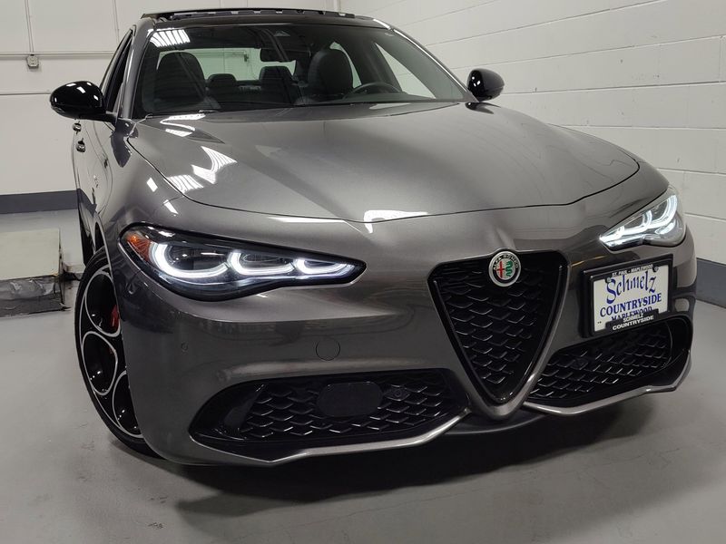 2024 Alfa Romeo Giulia Veloce AWD w/Sunroof/NavImage 2