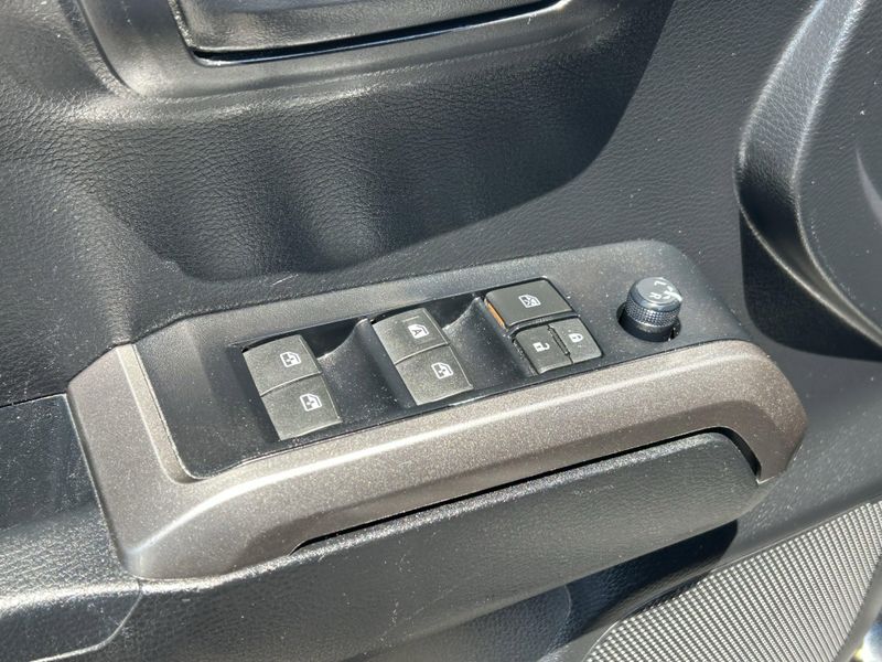 Used 2022 Toyota Tacoma SR5Image 19