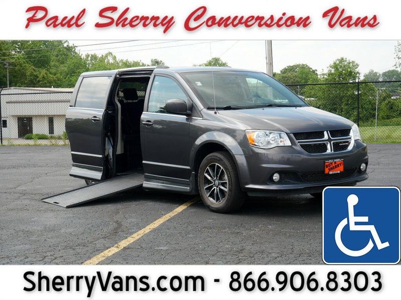 2018 Dodge Grand Caravan SXTImage 1