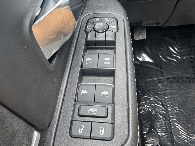 New 2025 RAM 2500 LaramieImage 17