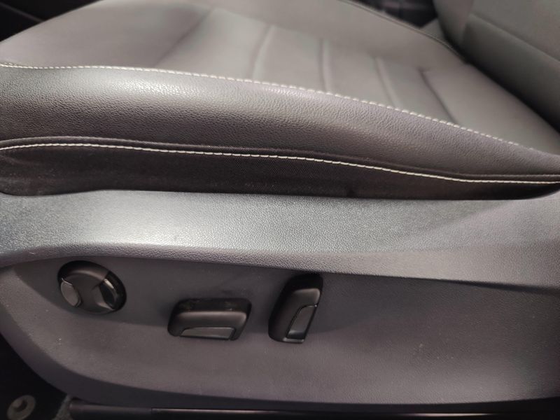 Used 2023 Volkswagen Taos SE w/SunroofImage 12