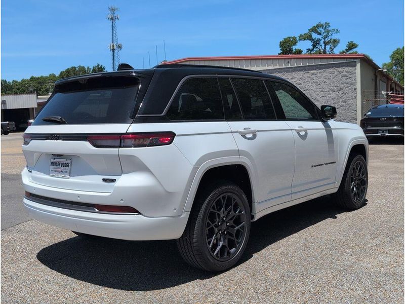 New 2026 Jeep Grand Cherokee Summit 4x4Image 5
