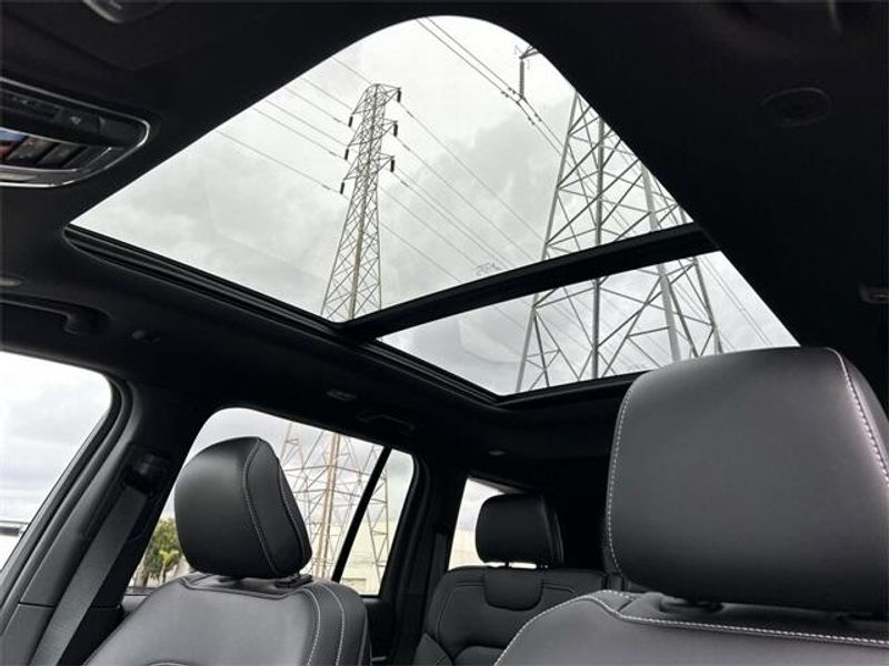 New 2024 Jeep Grand Cherokee Limited 4x4Image 17