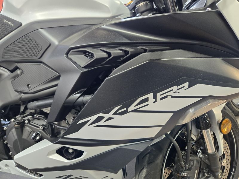 Used 2025 Kawasaki Ninja ZX4RR ABS Image 3