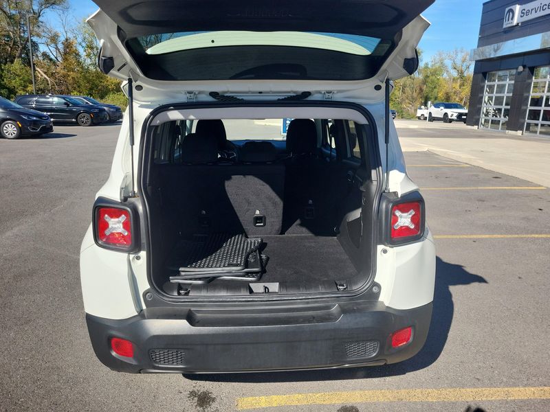 Used 2023 Jeep Renegade LatitudeImage 14