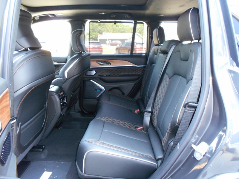 New 2025 Jeep Grand Cherokee Summit Reserve 4x4Image 6