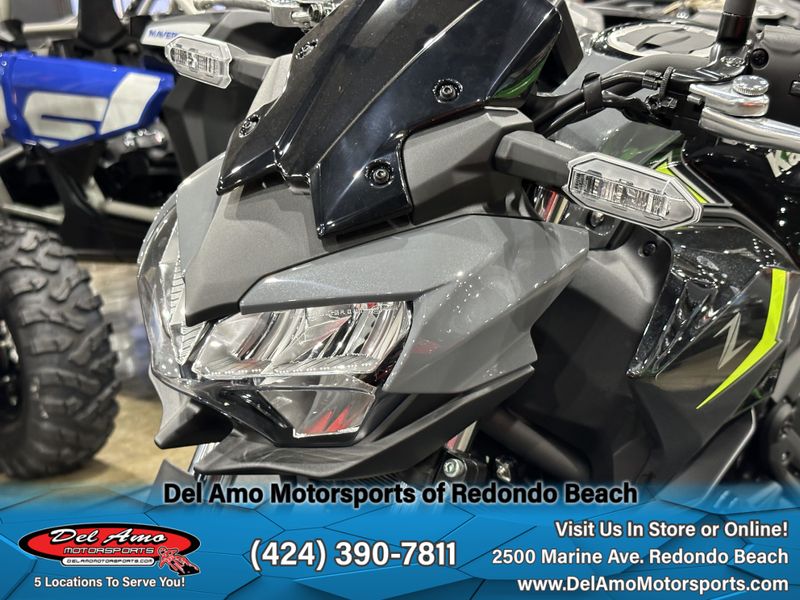 2024 Kawasaki ER650PRFNL-GY2  in a METALLIC MATTE DARK GRAY/METALLIC SPARK BLACK exterior color. Del Amo Motorsports of Redondo Beach (424) 304-1660 delamomotorsports.com 