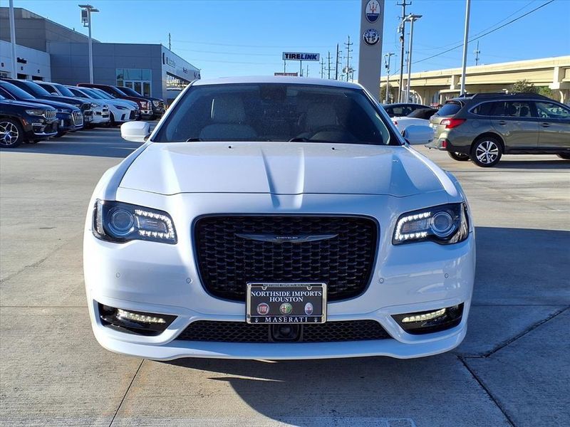 Used 2023 Chrysler 300 TouringImage 4