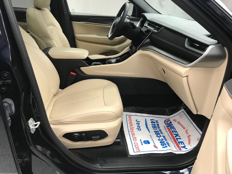 Used 2023 Jeep Grand Cherokee L LimitedImage 17