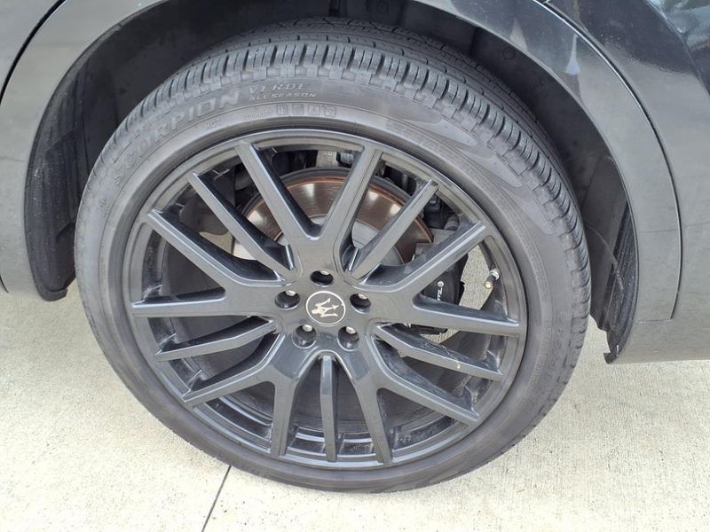 Used 2022 Maserati Levante GTImage 12