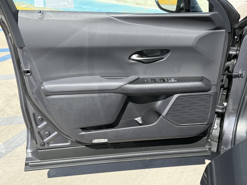 New 2026 Lexus UX 300hImage 16