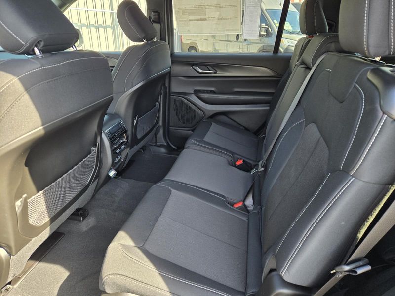 New 2026 Jeep Grand Cherokee L Laredo X 4x2