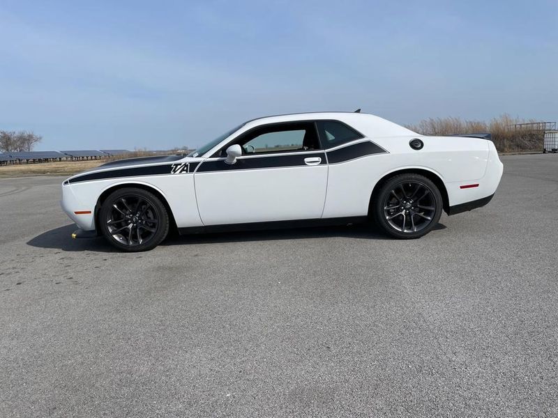 2023 Dodge Challenger R/T photo 3