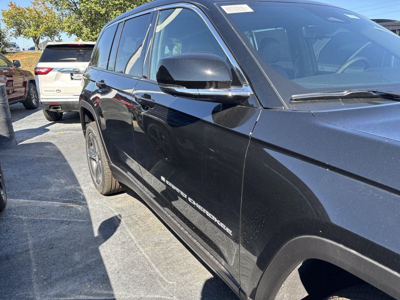 New 2025 Jeep Grand Cherokee Limited 4x4Image 4