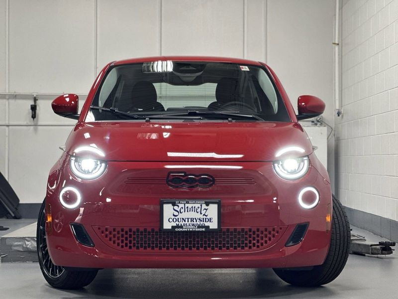 2024 Fiat 500e Inspi(red)Image 6