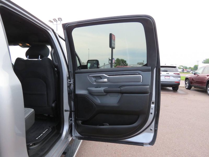 Used 2022 RAM 1500 Big Horn 4x4 4dr Crew Cab 6.4 ft. SB PickupImage 24