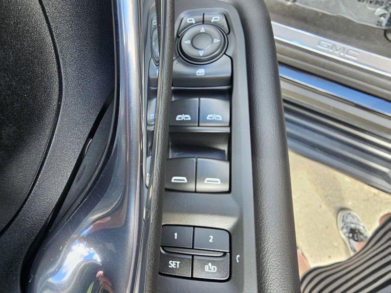 2021 GMC Yukon SLTImage 12
