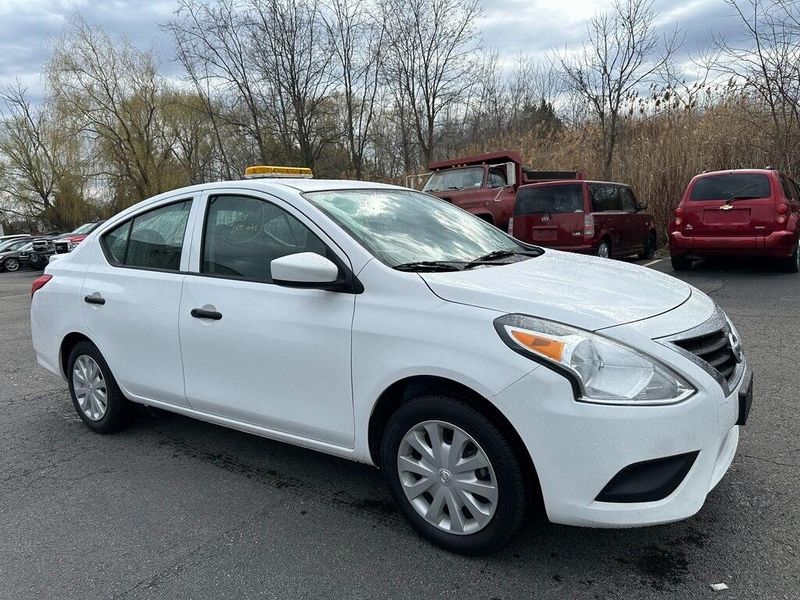 2016 Nissan Versa 1.6 S PlusImage 1