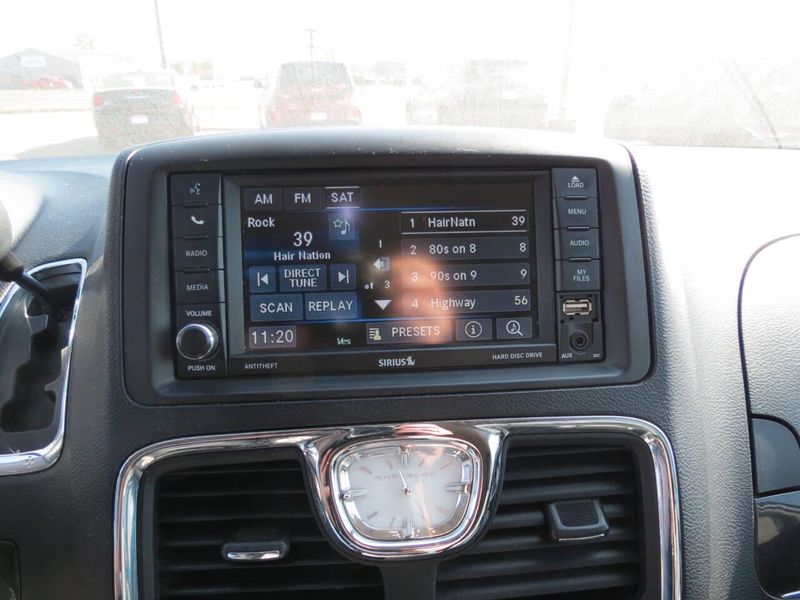 Used 2014 Chrysler Town & Country Touring 4dr Mini VanImage 18