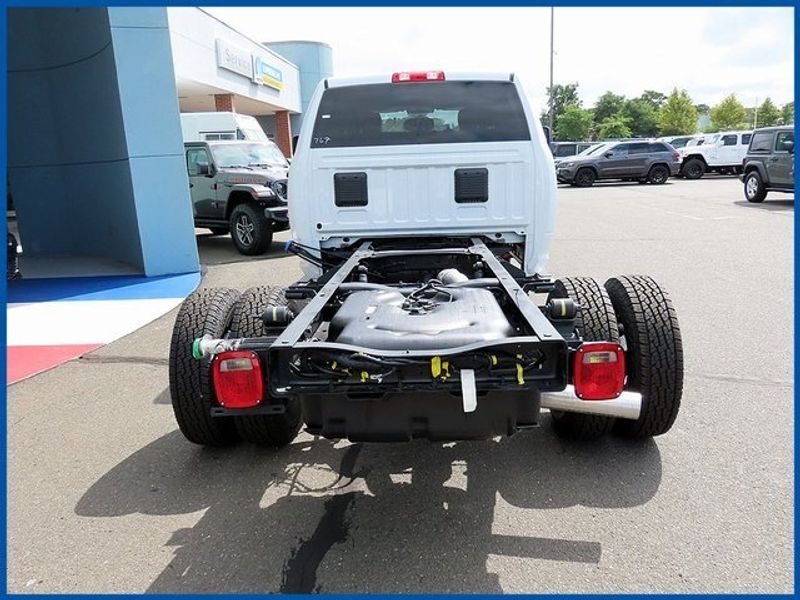 2024 RAM 3500 Chassis Cab TradesmanImage 7