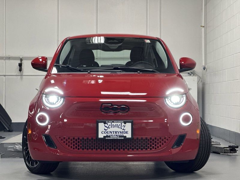 2024 Fiat 500e Inspi(red)Image 2