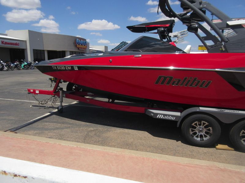 USED 2017 MALIBU WAKESETTER 22MXZ Image 3