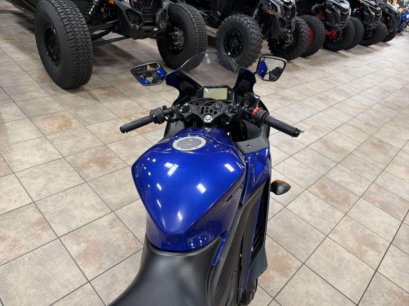 Used 2023 Yamaha YZF-R3 ABS Image 25