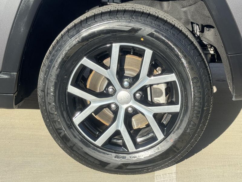 Used 2024 Jeep Grand Cherokee L LimitedImage 15