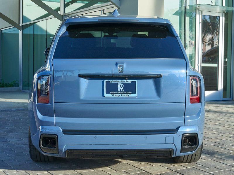 New 2026 Rolls-Royce Cullinan Black BadgeImage 9