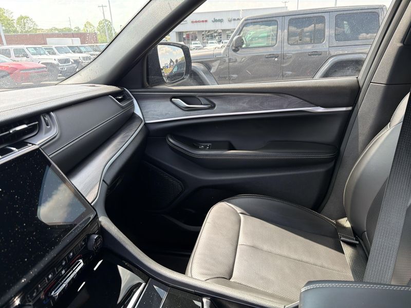 Used 2024 Jeep Grand Cherokee L LimitedImage 35