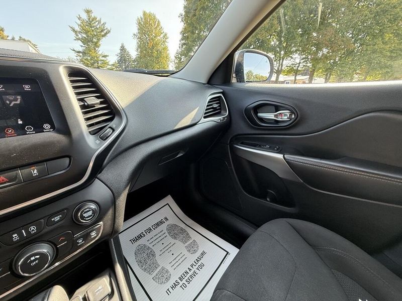2021 Jeep Cherokee Latitude photo 24