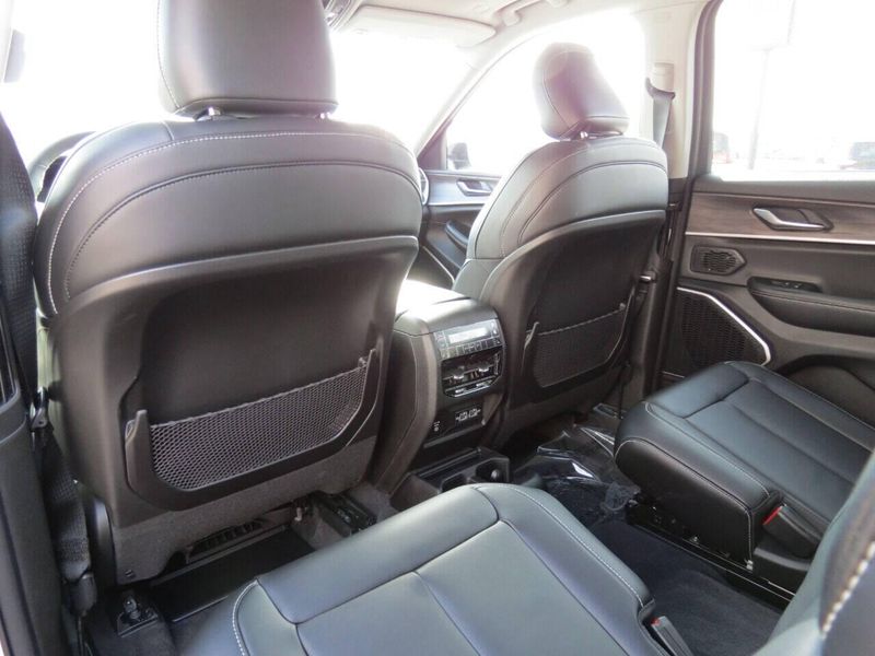 2021 Jeep Grand Cherokee L Limited 4x4 4dr SUVImage 41