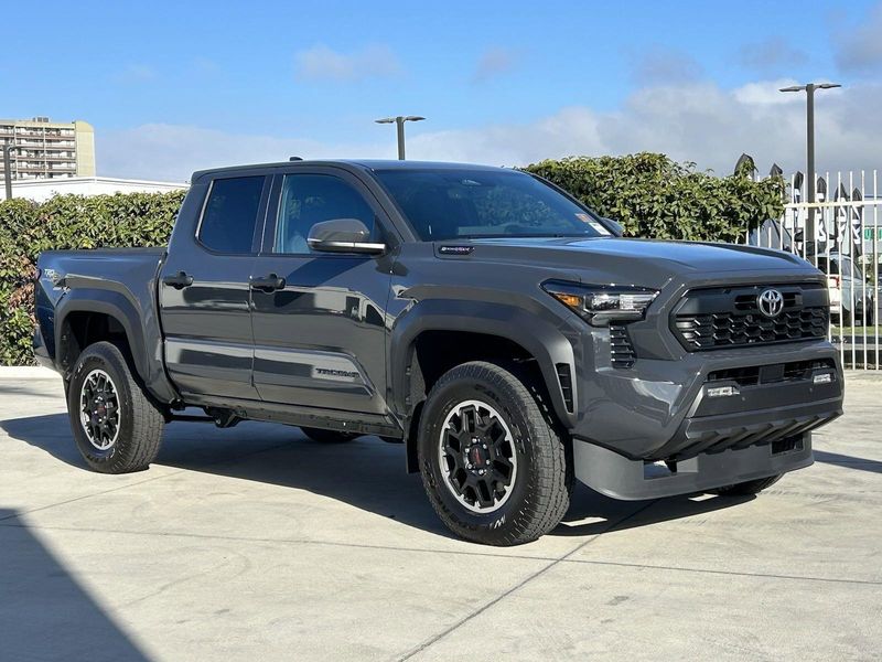 2024 Toyota Tacoma TRD Off Road HybridImage 2