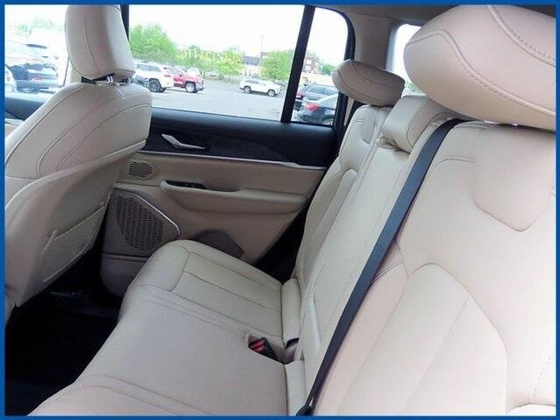Used 2022 Jeep Grand Cherokee LimitedImage 10