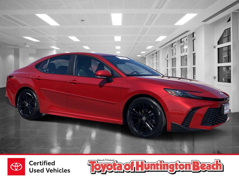 2025 Toyota Camry SEImage 1