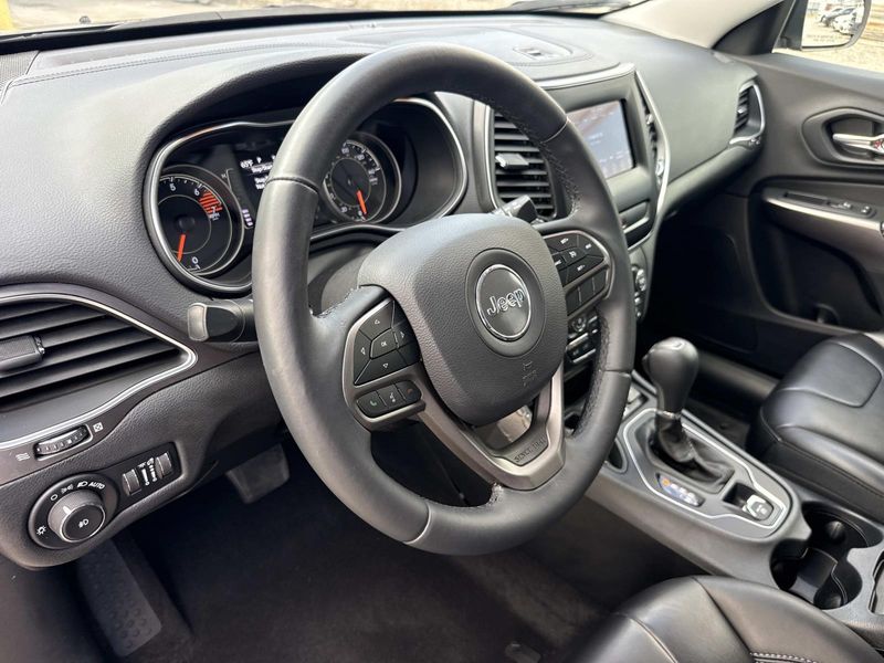 Used 2019 Jeep Cherokee Latitude Plus FWD