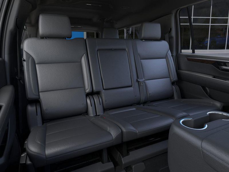 2025 Chevrolet Suburban LTImage 17