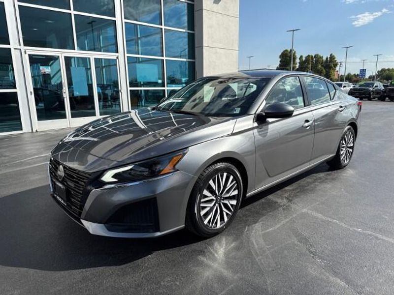 2023 Nissan Altima 2.5 SV photo 4