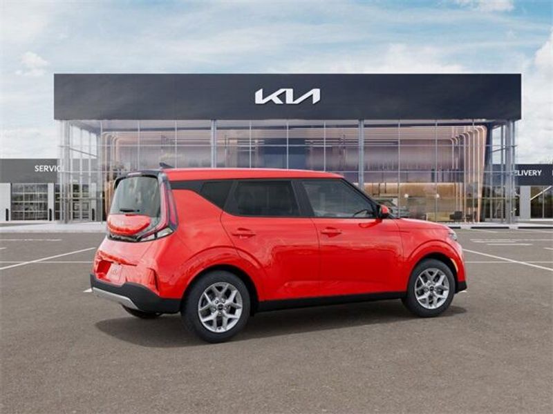 2025 Kia Soul LXImage 6