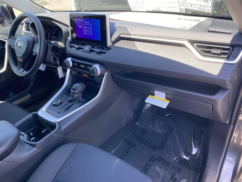 New 2025 Toyota RAV4 Hybrid LEImage 9
