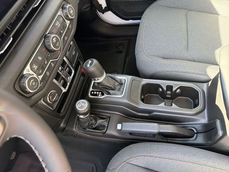 New 2026 Jeep Wrangler 4-door Sport SImage 24